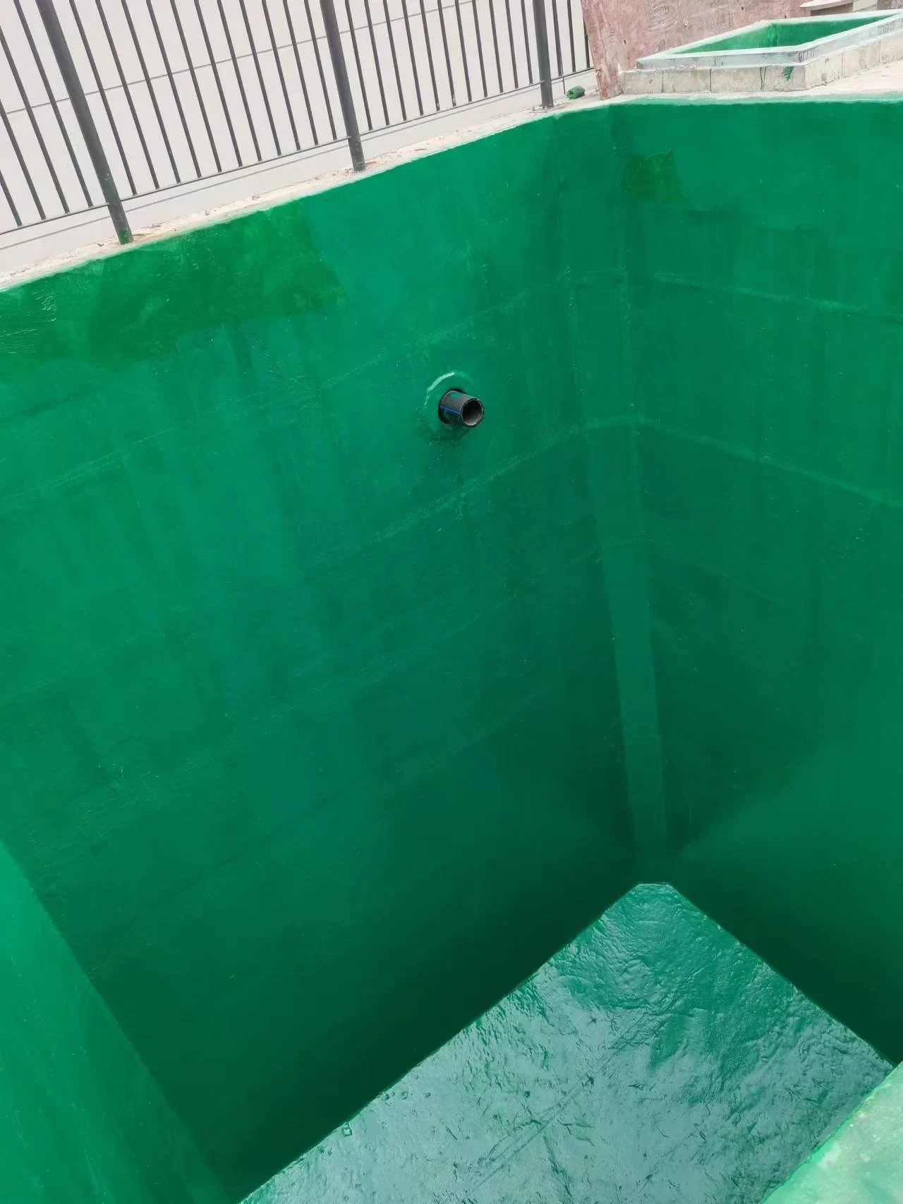 玻璃钢防腐池体与地坪现场